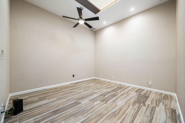 Building Photo - 46395 Ryway Pl