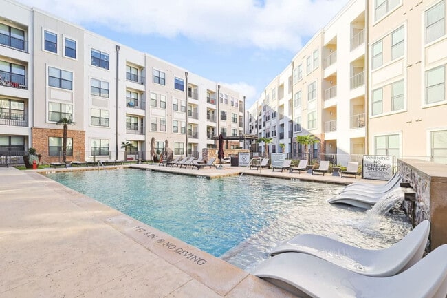 Building Photo - 5250 Town and Country Blvd