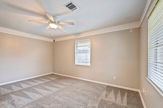 Building Photo - 1135 W 31st St