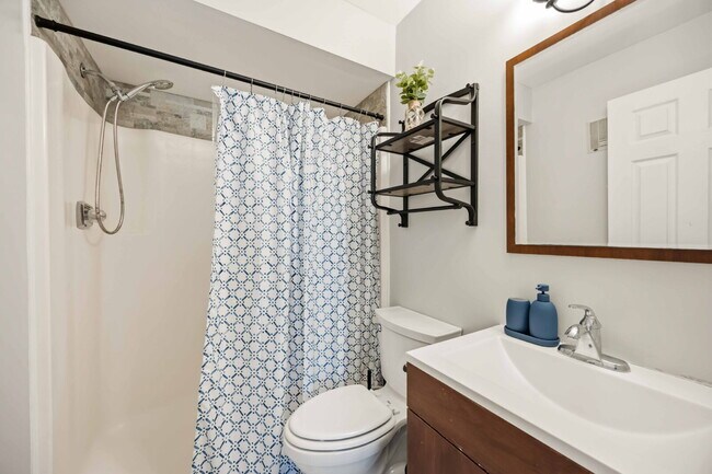 Building Photo - "Charming 2-Bed, 2-Bath Villa in Lake Shore Condominiums"