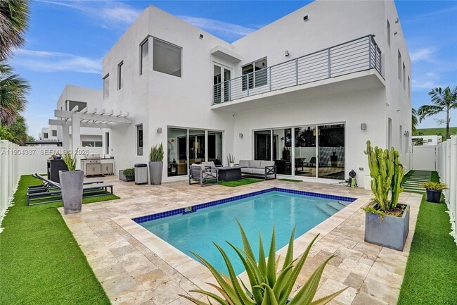 Building Photo - 9995 NW 75th St