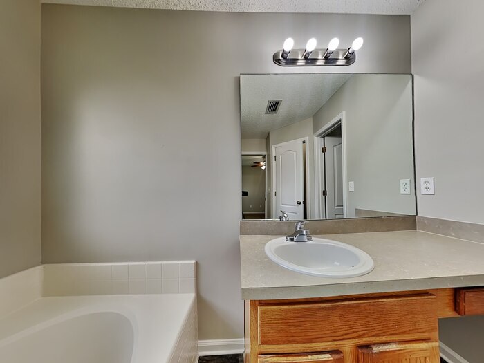 Building Photo - 6463 Silk Leaf Ln