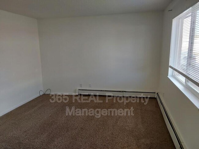 Building Photo - 717 39th St