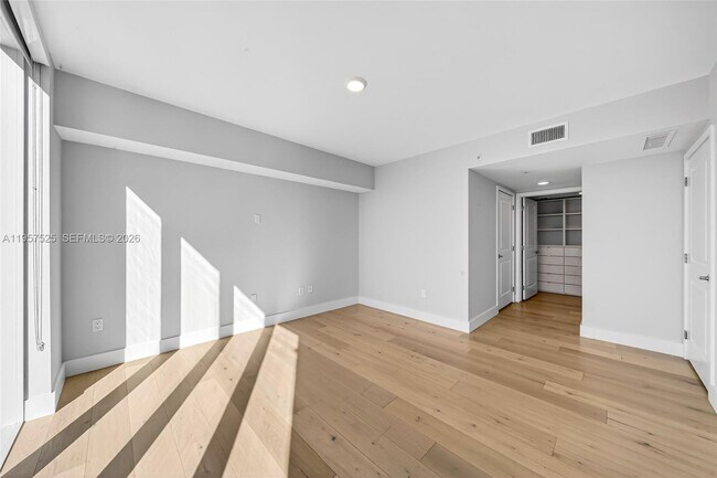 Building Photo - 400 Sunny Isles Blvd