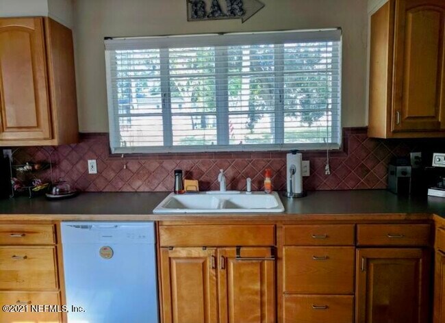 Building Photo - 1694 Geraldine Dr