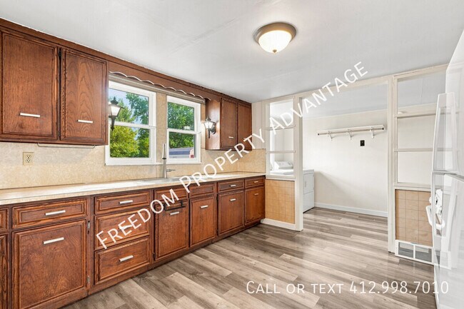 Building Photo - 945 Fayette St
