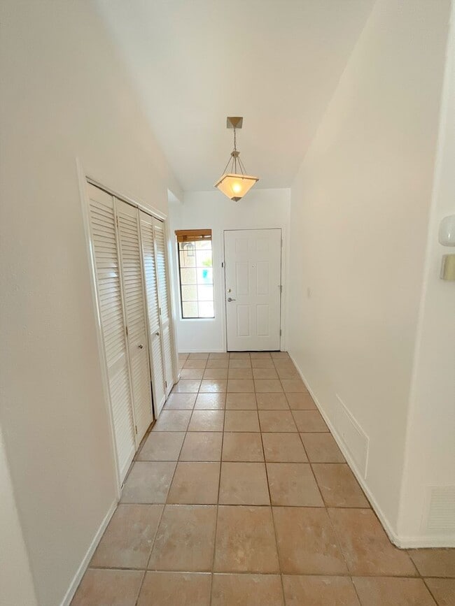 Building Photo - Foothills Location - 3 Bedroom 2 bath on cul-de-sac with Sparkling pool