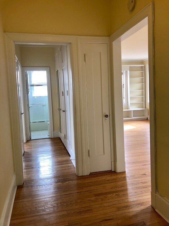 Building Photo - 205 Mt Auburn St