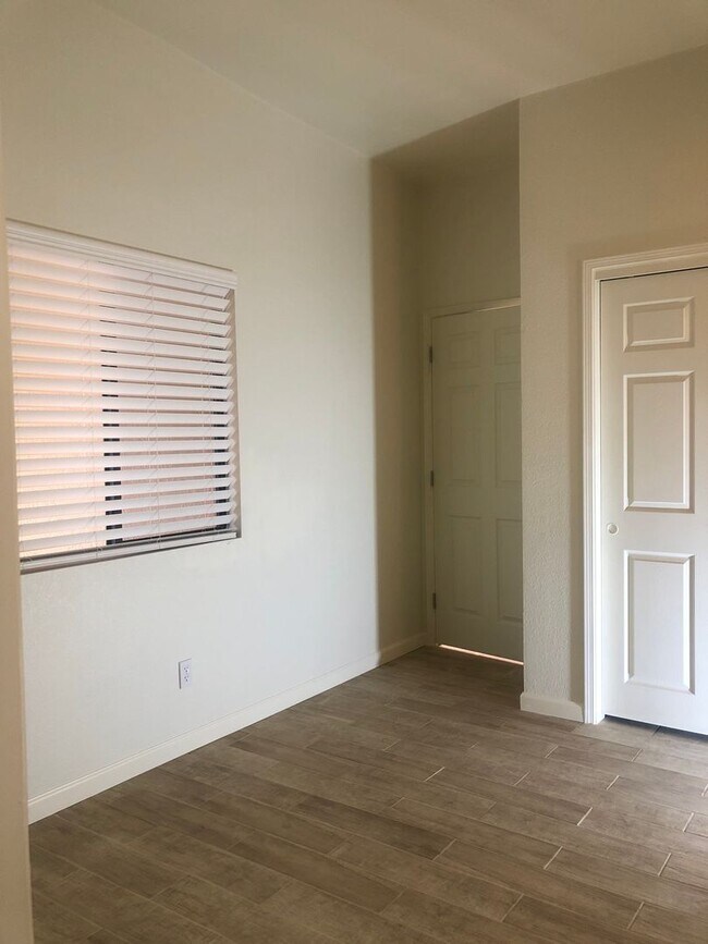 Building Photo - Chevelon