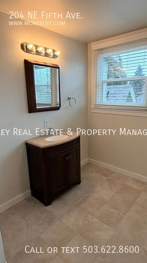 Building Photo - 204 NE Fifth Ave.-