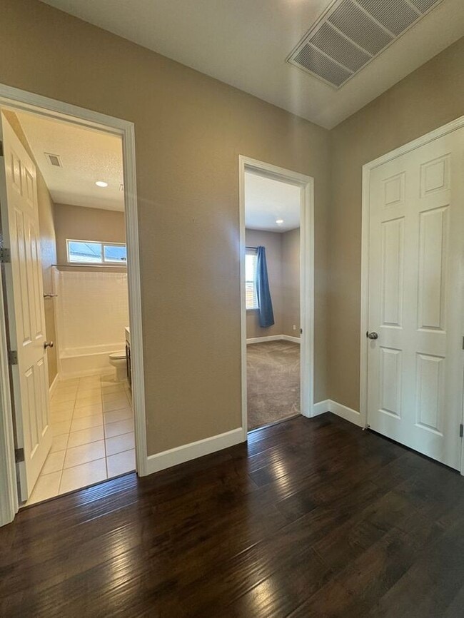 Building Photo - Beautiful Shadow Ridge Home in Spanish Spr...