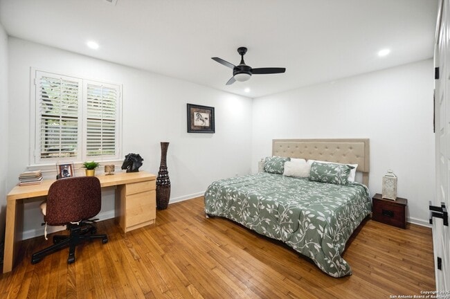 Building Photo - 423 College Blvd