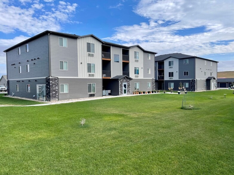 Building Photo - Champion Villas
