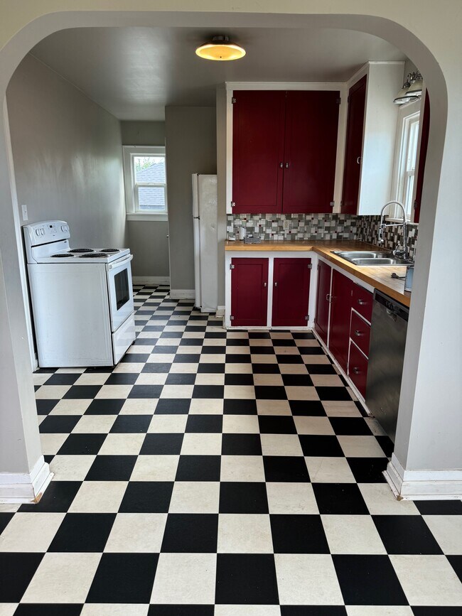 Building Photo - 910-911 Carolina St