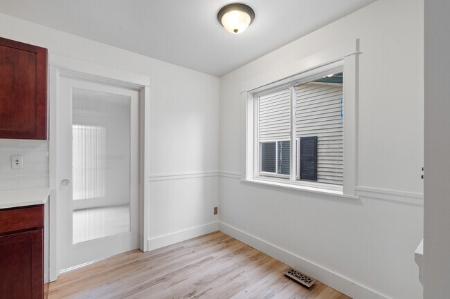 Building Photo - 1121 SE 111th Ave