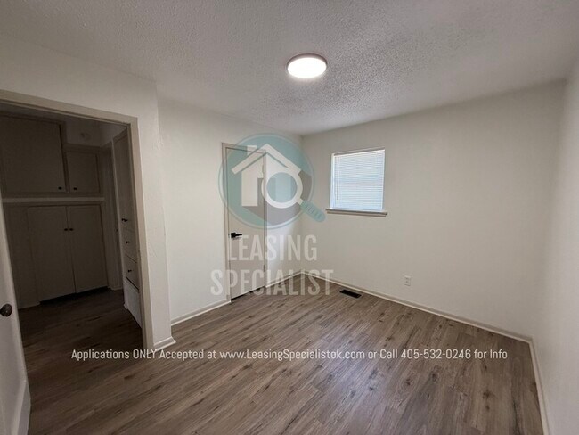 Building Photo - Charming South East OKC Home AVAILABLE FOR IMMEDIATE MOVE IN!