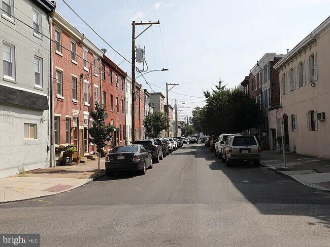 Building Photo - 2400 E Dauphin St