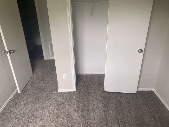 Building Photo - 13626 Collins St