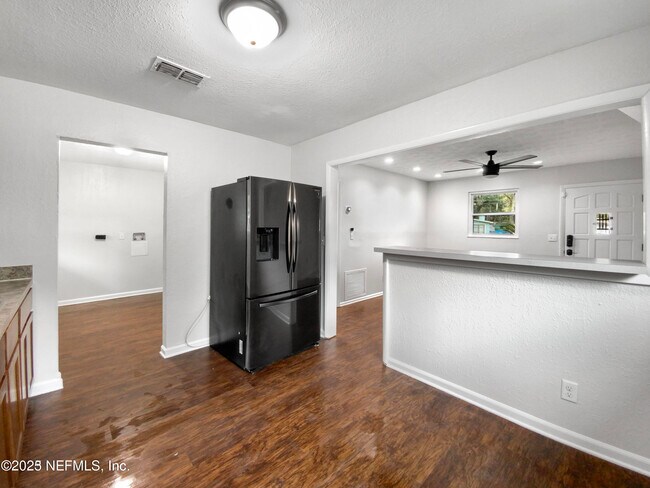 Building Photo - 2535 La Trelle Ct