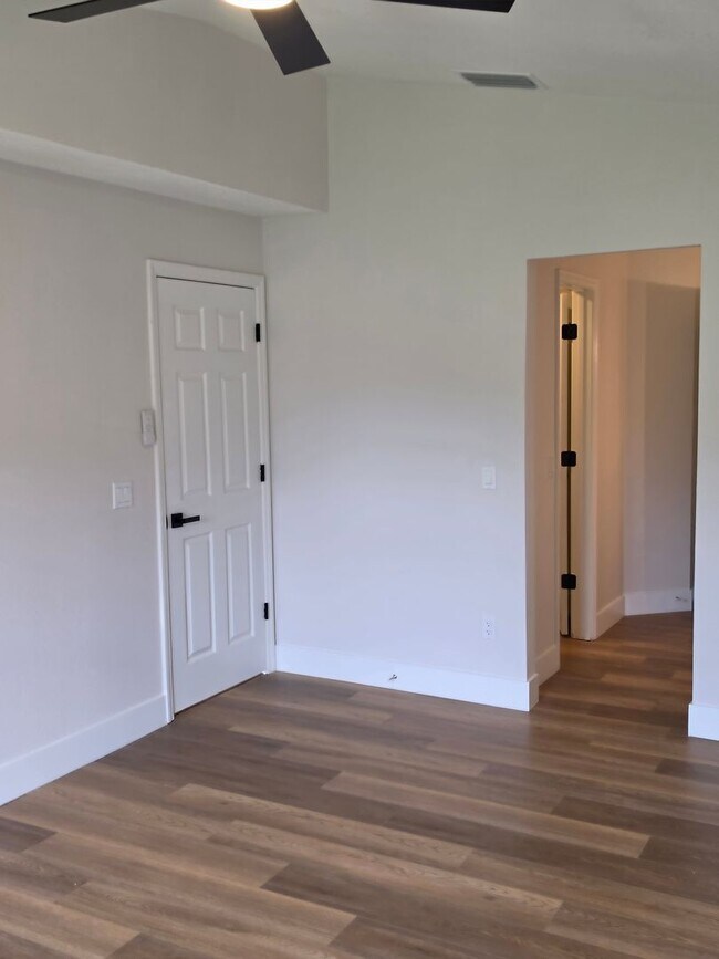 Building Photo - FOR RENT!!! SIMPLY STUNNING (REMODELED) 3 BEDROOM 2 BATH SINGLE FAMILY HOME...