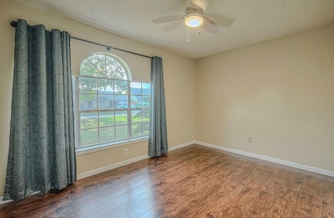 Building Photo - 410 Forest Hills Dr