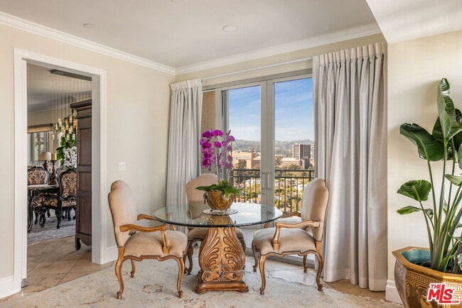 Building Photo - 10727 Wilshire Blvd