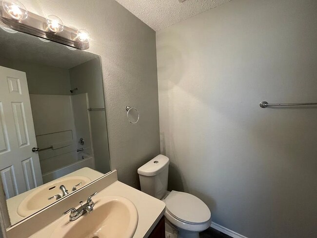 Building Photo - 846 Trinity Ln