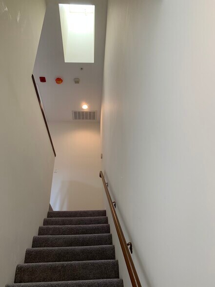 Stairs - 438 N Crystal Ct