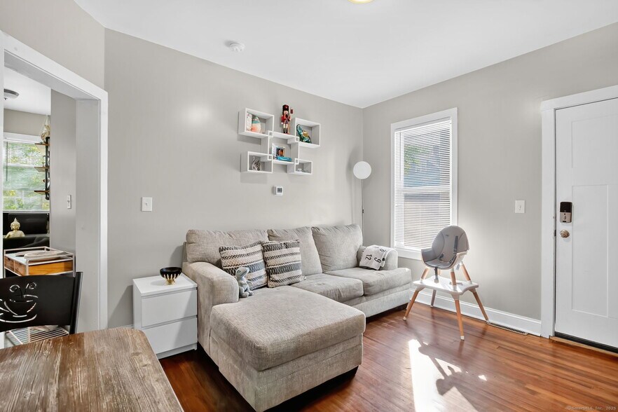 Building Photo - 14 Belden St