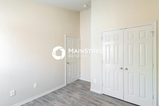 Building Photo - 3 Bedroom Pet-Friendly Home in Fort Worth, TX with Main Street Renewal