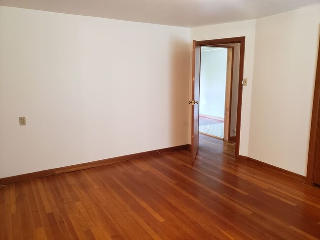 Building Photo - Unique Forest Grove Ranch with Large Backyard