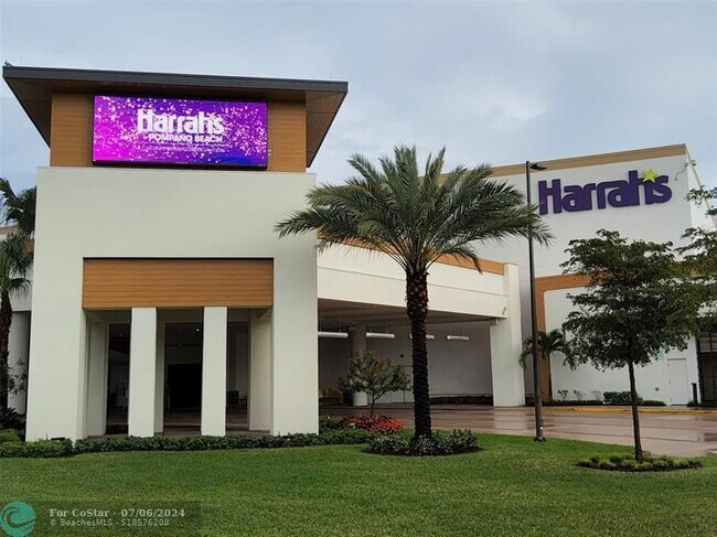 Building Photo - 3090 N Course Dr