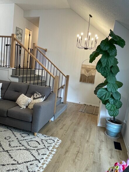 Front Great Room (2) - 8625 NE 112th St