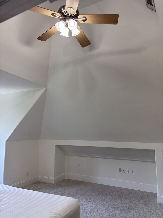 Building Photo - Princeton Hills Fully Furnished
