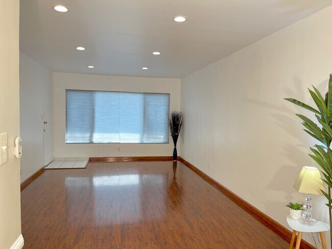 Building Photo - 2030 S Preuss Rd