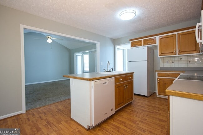 Building Photo - 350 Windermere Dr