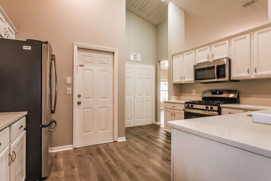 Building Photo - 15849 Green Cove Blvd