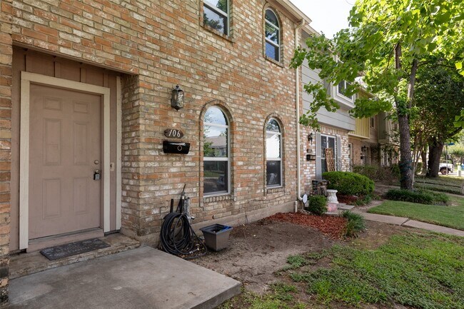 Building Photo - 8101 Amelia Rd