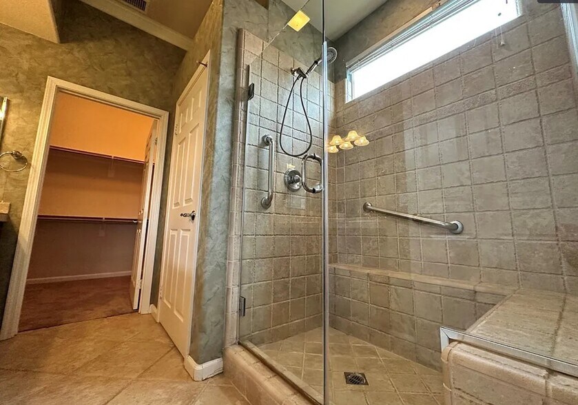 Master shower - 24212 Nobe St