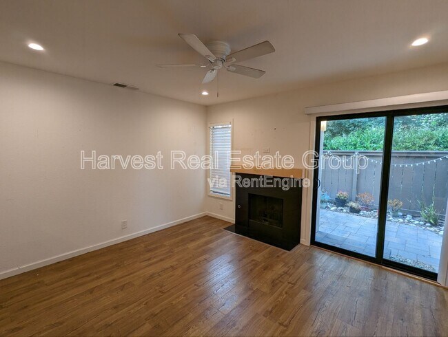 Building Photo - 1341 Greenwich Ct