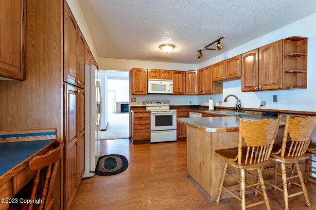 Building Photo - 909 Indian Hills Dr