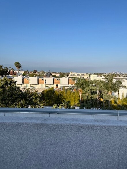 Building Photo - 884 Palm Ave