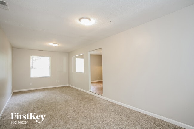 Building Photo - 4509 Phoenix Dr