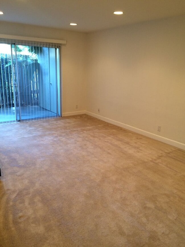 Building Photo - 2 Bedroom 2 Bath Downtown Walnut Creek