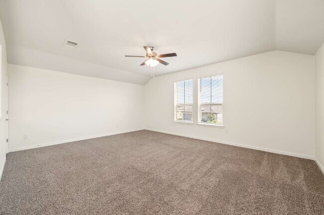 Building Photo - Modern Elegance Meets Everyday Comfort in ...