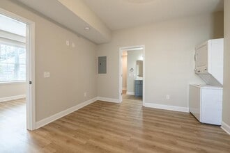 Building Photo - 231 S Main St