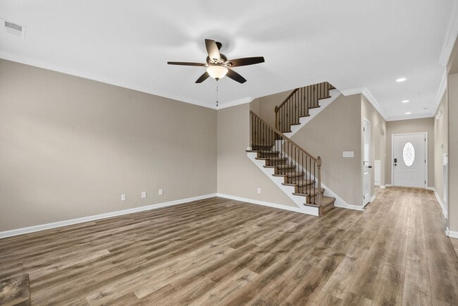 Building Photo - Pet Friendly Four Bedroom with Bonus!