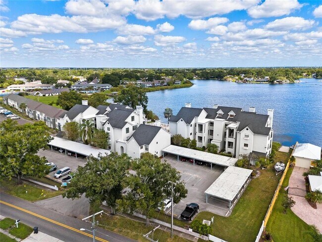 Building Photo - 3127 W Sligh Ave