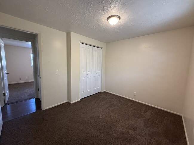 Building Photo - 398 W 4525 S