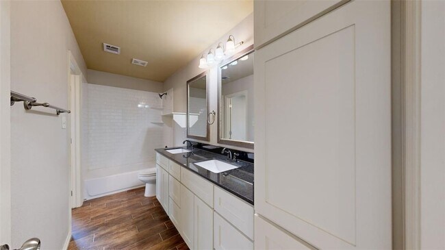 Building Photo - 102 Richards St